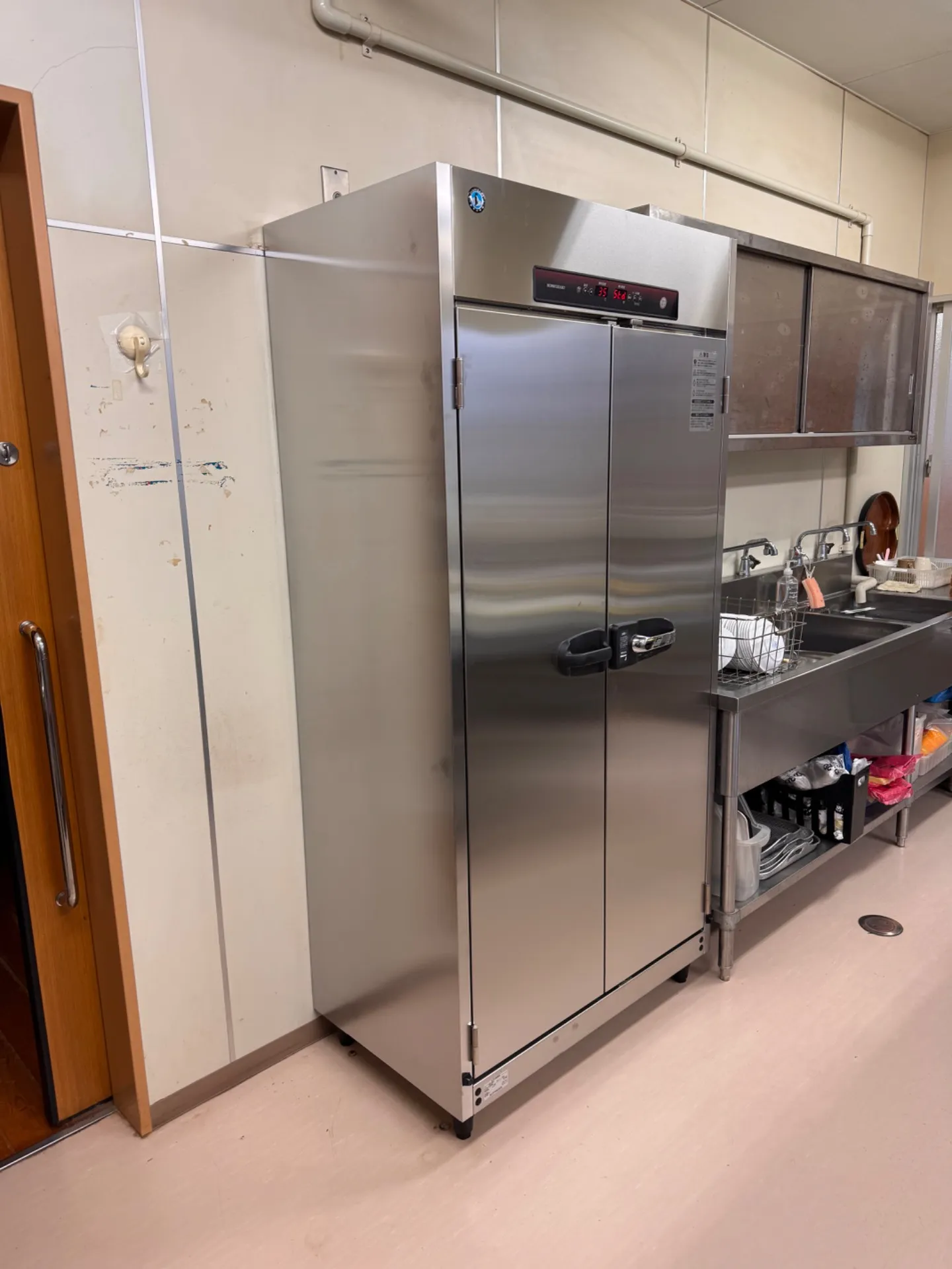 埼玉県で食器消毒保管庫設置