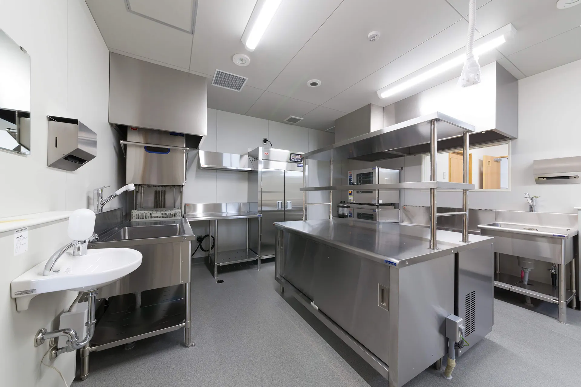 株式会社Y・U・S